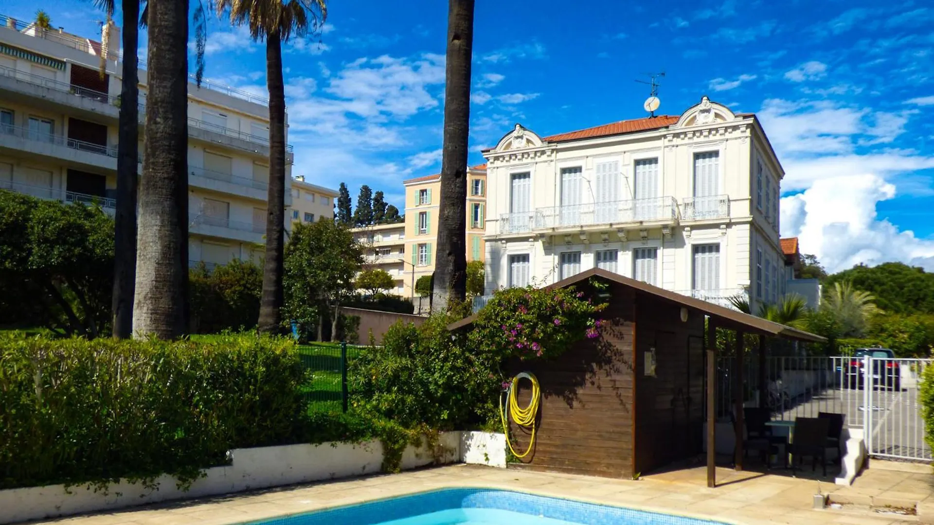 Apartment Villa Divona - 1 Bedroom Apartment, Pool & Beach 5Min Away Cannes