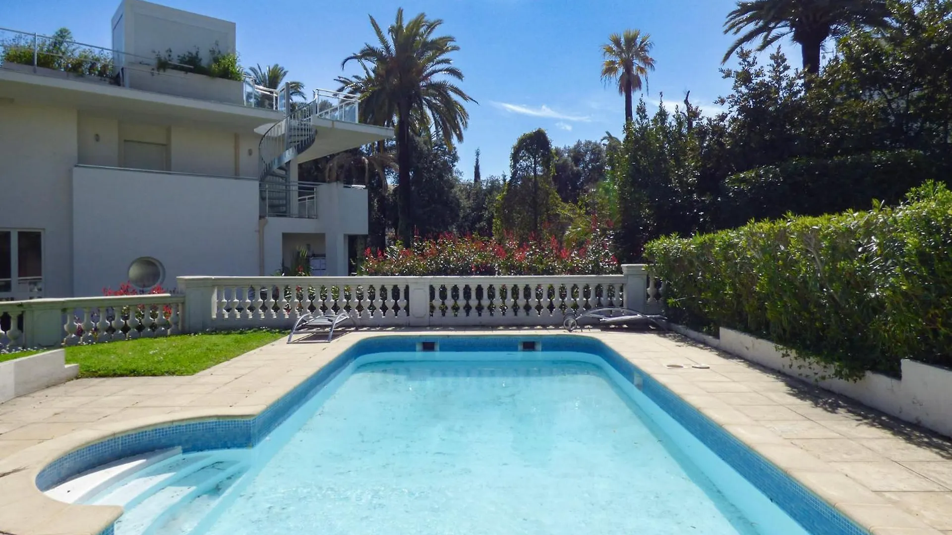 Apartment Villa Divona - 1 Bedroom Apartment, Pool & Beach 5Min Away Cannes France