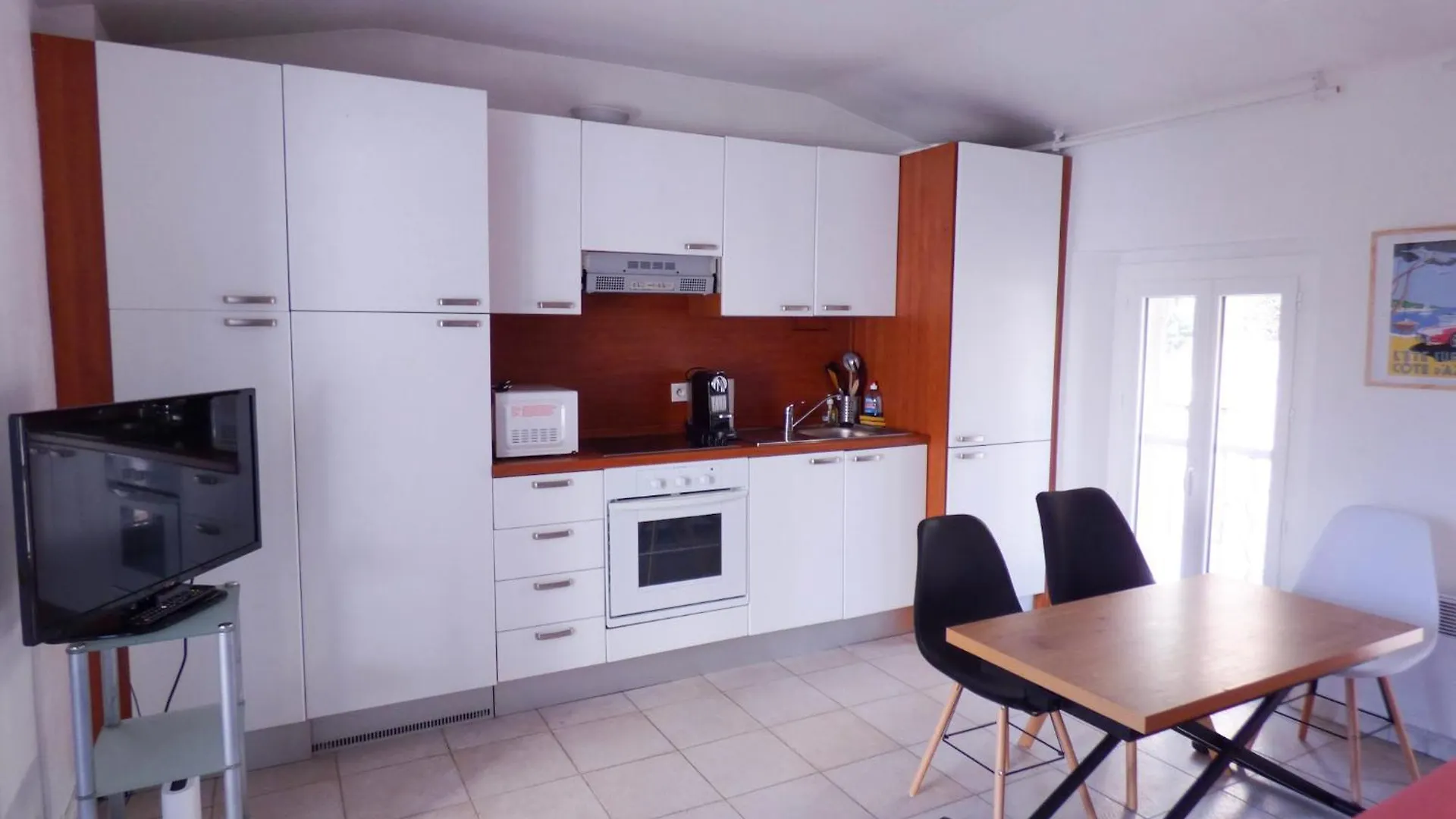 Villa Divona - 1 Bedroom Apartment, Pool & Beach 5Min Away Cannes France